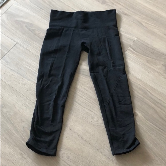 lululemon athletica Pants - Lululemon Cropped Leggings 6